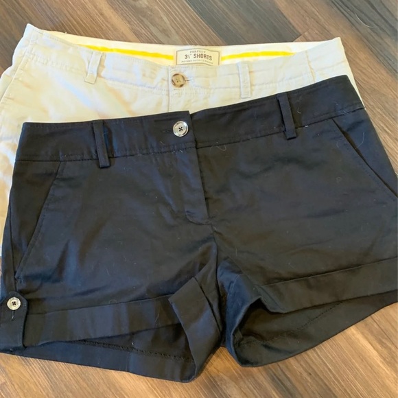 Set of Women’s Fashion Shorts - Picture 1 of 6